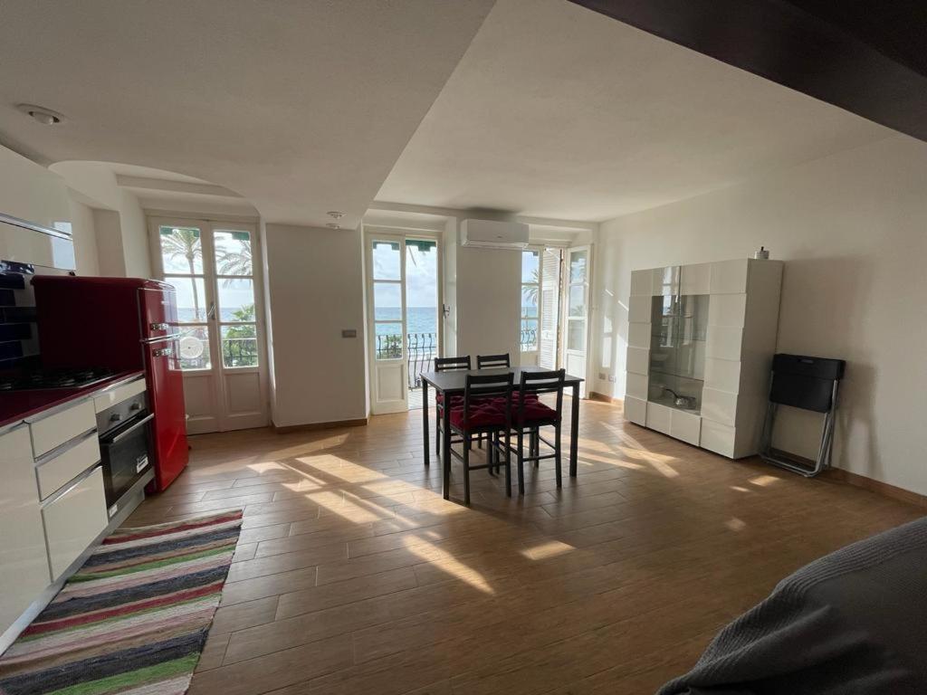 Nuovo Bilocale Frontemare Appartement Varazze Buitenkant foto