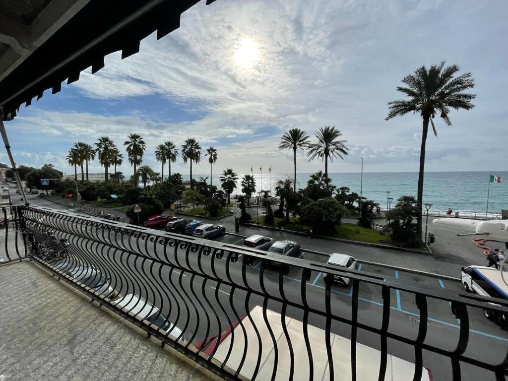 Nuovo Bilocale Frontemare Appartement Varazze Buitenkant foto